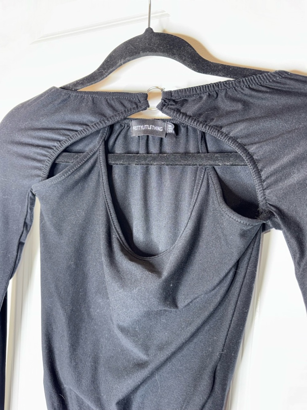 PrettyLittleThing Black Long-Sleeve Cutout Bodysuit - Picture 3 of 5
